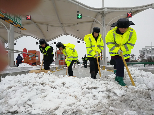 640 無(wú)為東組織人員除雪 QQ圖片20180125090622.jpg