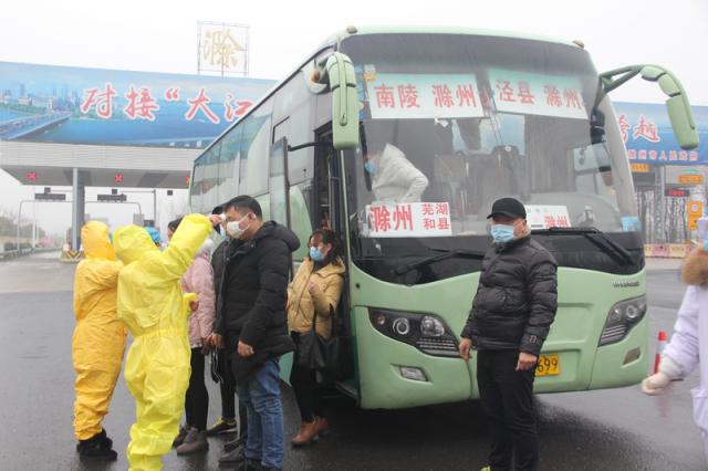 所轄收費站、服務(wù)區配合當地政府設立衛生檢疫站點(diǎn)，全力配合做好疫情檢疫工作。_調整大小.JPG
