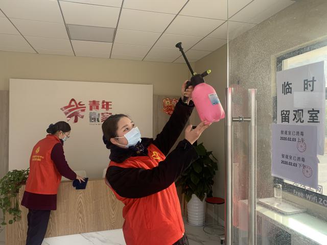 13馬鞍山中心將中心“青年微家”陣地改為臨時(shí)留觀(guān)室，青年志愿者定期進(jìn)行場(chǎng)所消毒處理，進(jìn)一步發(fā)揮團屬陣地和青年志愿者作用（3）.jpg