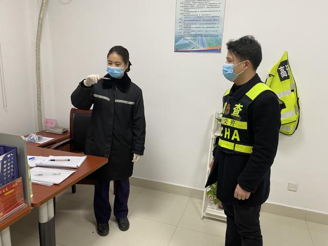 淮南東站的蘇悅用行動(dòng)踐行青年團員的擔當.jpg